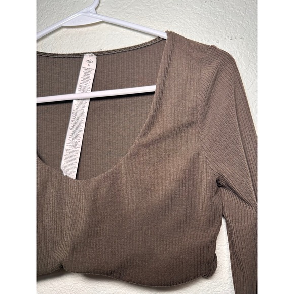 Alo Yoga Ribbed Long Sleeve Crop Top Brown V Neck Size M - Picture 4 of 8